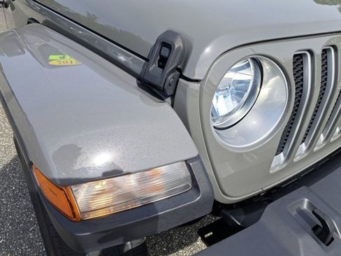 Used 2018 Jeep Wrangler Unlimited Sahara image 16