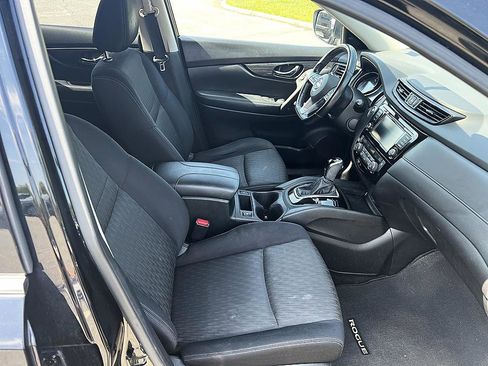 Used 2018 Nissan Rogue SV w/ Sun & Sound Touring Package AWD/4WD image 18