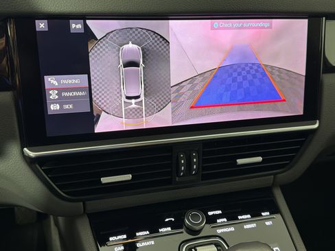 Certified 2021 Porsche Cayenne w/ Premium Package AWD/4WD image 19