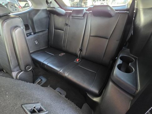 Used 2022 Toyota Highlander XLE FWD image 16