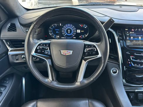 Used 2018 Cadillac Escalade Platinum AWD/4WD image 15