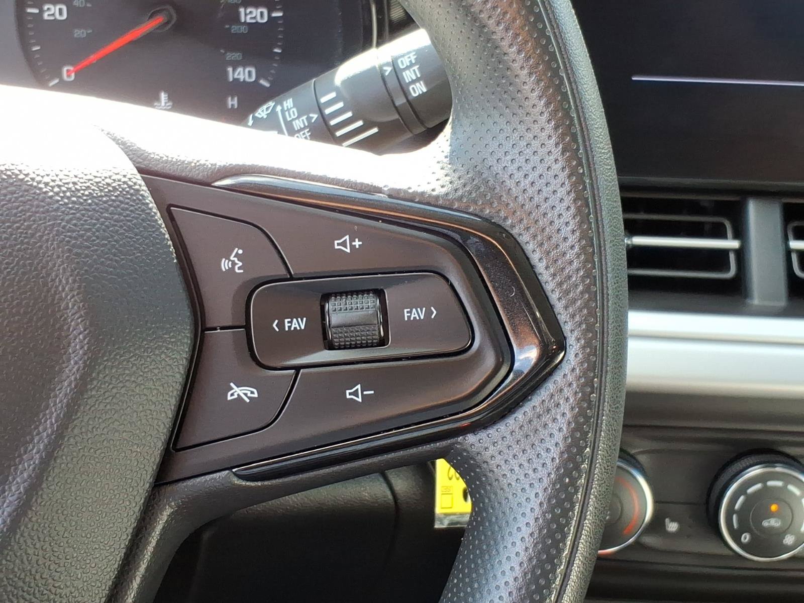 Used 2024 Chevrolet Trax LS w/ LS Convenience Package FWD image 17