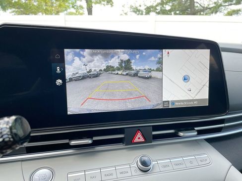 New 2025 Hyundai Elantra Limited image 42