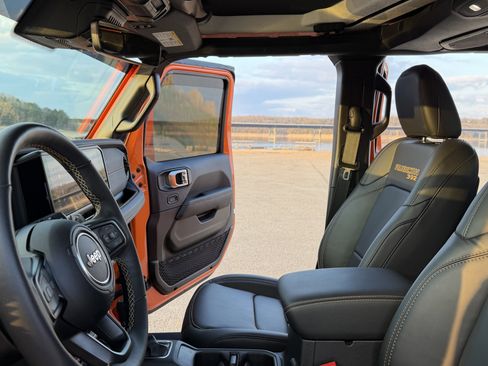 Used 2025 Jeep Wrangler Unlimited Rubicon 392 image 23