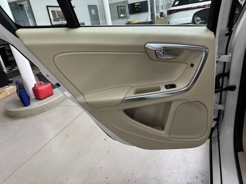 Used 2013 Volvo S60 T5 Premier image 12