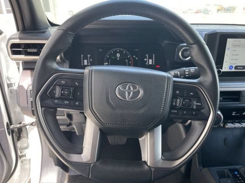 Used 2025 Toyota 4Runner SR5 AWD/4WD image 14