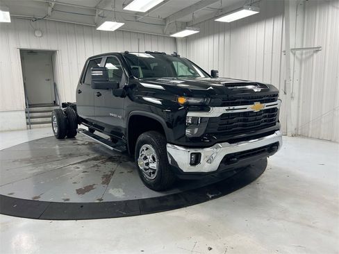 New 2026 Chevrolet Silverado 3500 LT w/ Convenience Package image 3