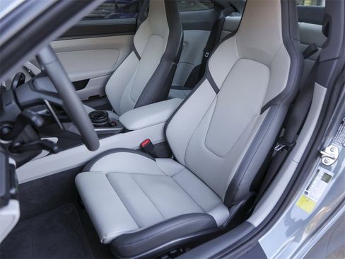 Certified 2025 Porsche 911 Carrera image 5