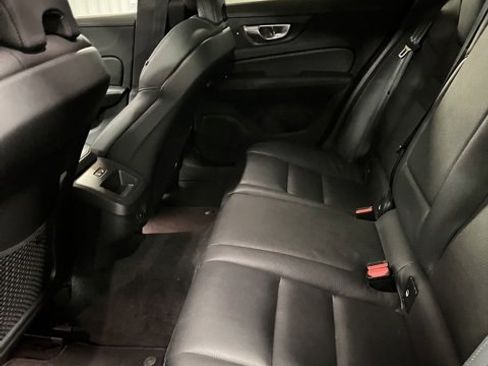 Used 2024 Volvo V60 B5 Cross Country Plus image 12