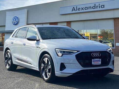 Used 2022 Audi e-tron Premium w/ Convenience Plus Package image 1