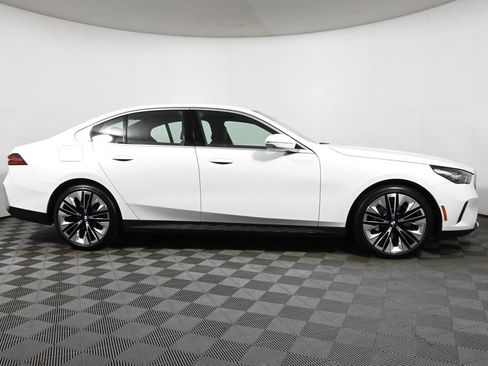 Used 2026 BMW 530i xDrive w/ Premium Package image 8