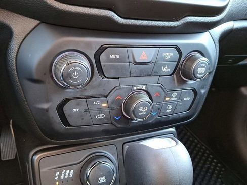 Certified 2023 Jeep Renegade Latitude image 18