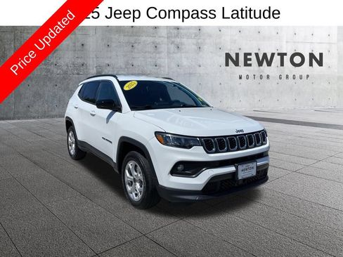 Used 2025 Jeep Compass Latitude AWD/4WD image 1