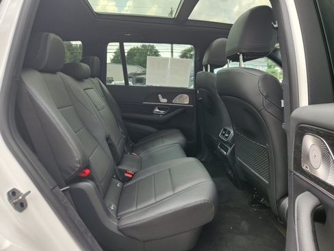 Used 2024 Mercedes-Benz GLS 450 4MATIC w/ AMG Line Exterior image 33