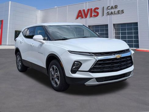 Used 2025 Chevrolet Blazer LT FWD image 3