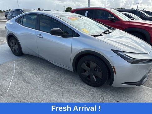 Used 2025 Toyota Prius LE image 12