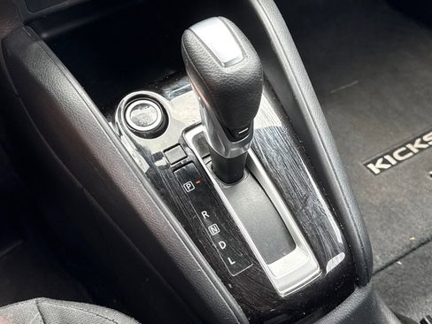 Used 2020 Nissan Kicks S image 17