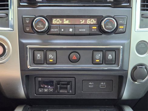 Used 2020 Nissan Titan SL w/ Moonroof Package image 18