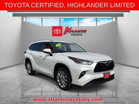 Certified 2024 Toyota Highlander Limited AWD/4WD image 1