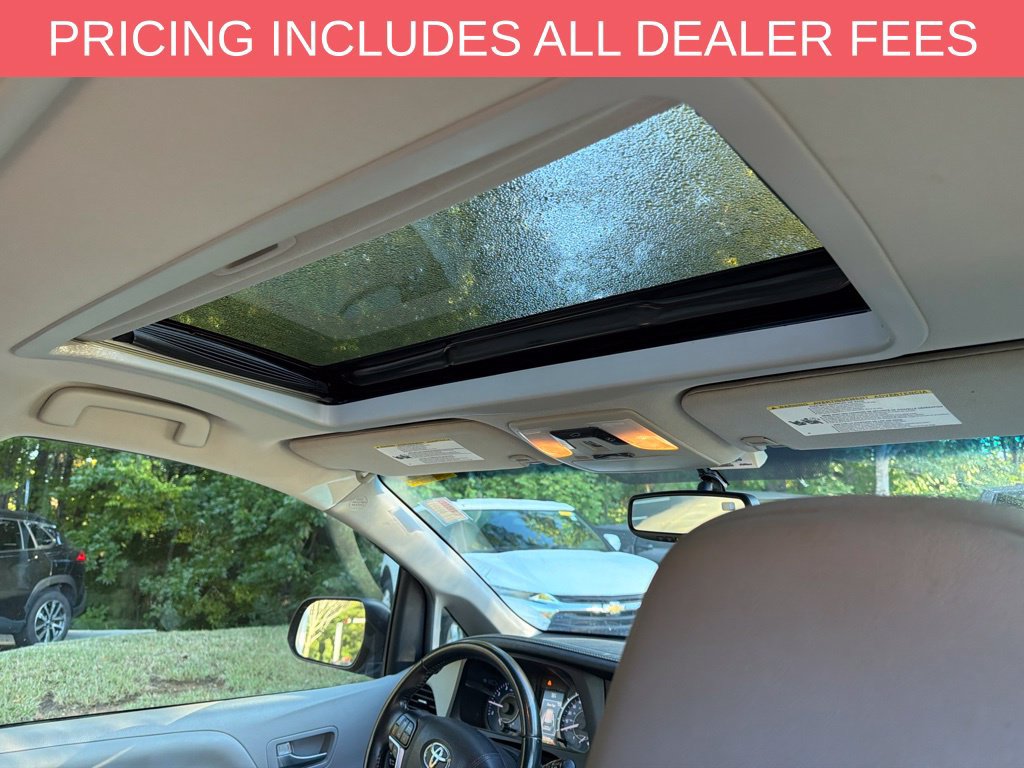Used 2016 Toyota Sienna XLE Premium FWD image 9