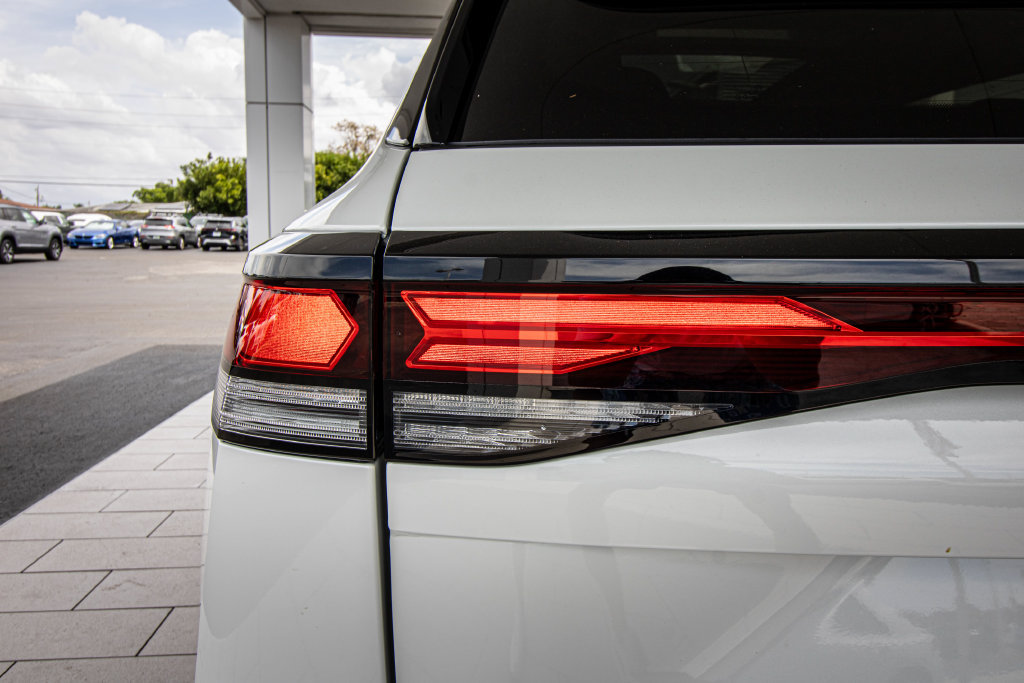 New 2026 Volkswagen Tiguan SE R-Line FWD image 13