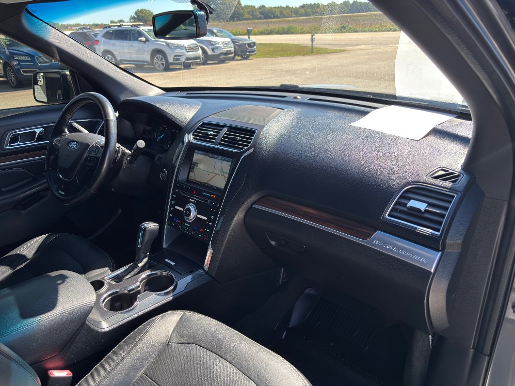 Used 2016 Ford Explorer Limited FWD image 26