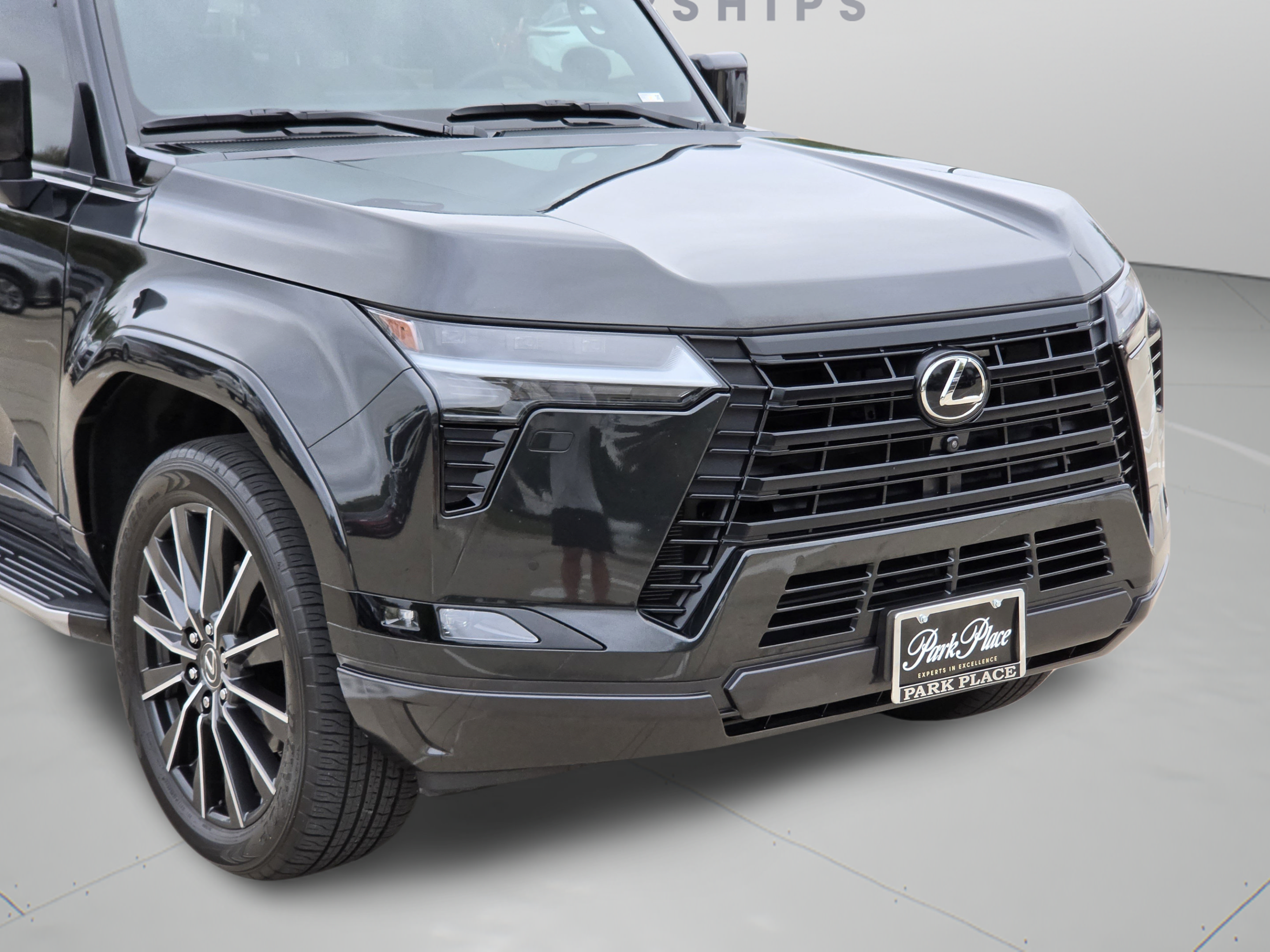 Used 2024 Lexus GX 550 w/ Accessory Package (Z1) AWD/4WD image 36