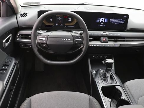 Used 2025 Kia K4 FWD image 12