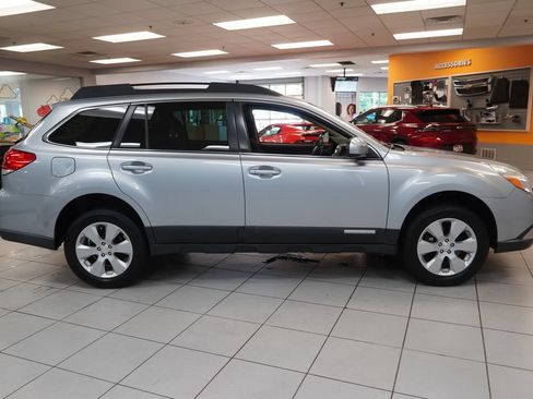 Used 2012 Subaru Outback 2.5i Premium w/ All-Weather Pkg AWD/4WD image 13