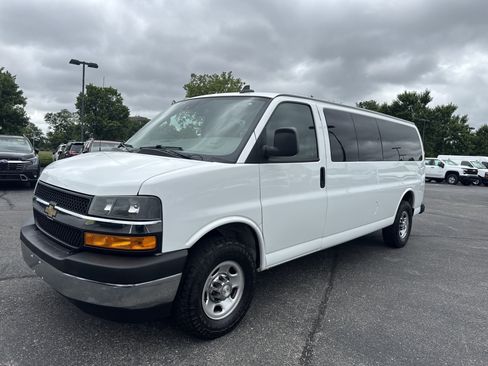 Used 2020 Chevrolet Express 3500 LT w/ LT Preferred Equipment Group RWD image 15
