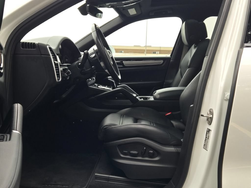 Used 2023 Porsche Cayenne Platinum Edition AWD/4WD image 13