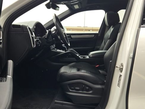 Used 2023 Porsche Cayenne Platinum Edition image 13