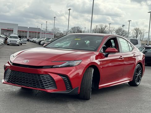 Used 2025 Toyota Camry SE w/ Multimedia Upgrade Package image 15