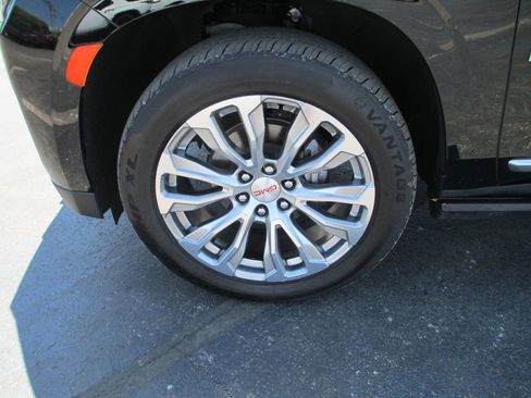 Used 2023 GMC Yukon Denali AWD/4WD image 15
