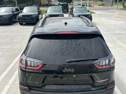 Used 2019 Jeep Cherokee Trailhawk w/ Cold Weather Group AWD/4WD image 5