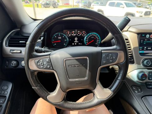 Used 2019 GMC Yukon Denali w/ Denali Ultimate Package AWD/4WD image 18