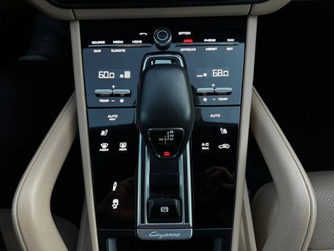 Used 2022 Porsche Cayenne Coupe image 50