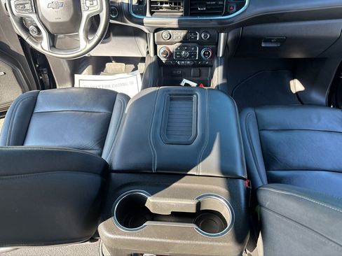 Used 2024 Chevrolet Suburban Z71 w/ Luxury Package AWD/4WD image 33