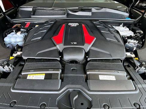 Certified 2025 Audi RS Q8 performance AWD/4WD image 8