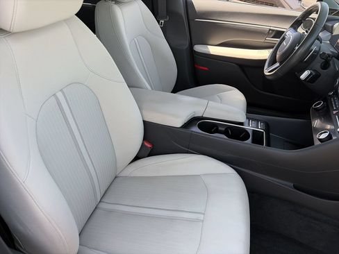 Certified 2024 Hyundai Sonata SEL w/ Convenience Package FWD image 10