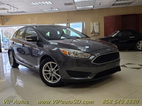 Used 2015 Ford Focus SE FWD image 1