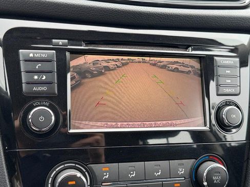 Used 2018 Nissan Rogue S AWD/4WD image 20