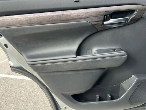 Used 2020 Toyota Highlander Limited image 28