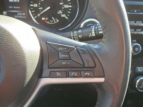 Used 2017 Nissan Rogue SV image 21