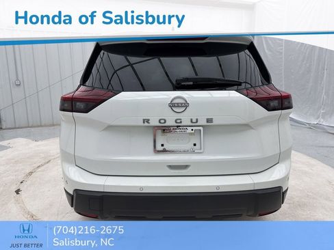 Used 2024 Nissan Rogue S image 7