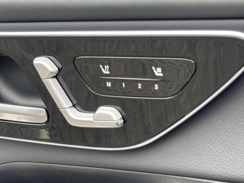 Used 2025 Mercedes-Benz GLC 300 image 33