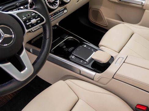 Used 2021 Mercedes-Benz GLB 250 4MATIC image 12