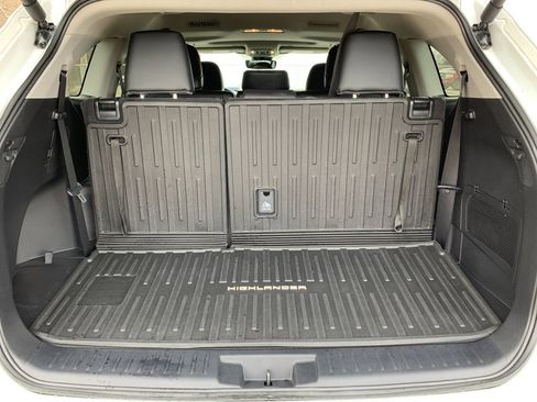 Used 2024 Toyota Highlander XLE image 19