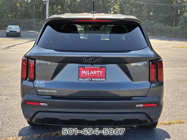 Used 2023 Kia Sorento LX FWD image 4
