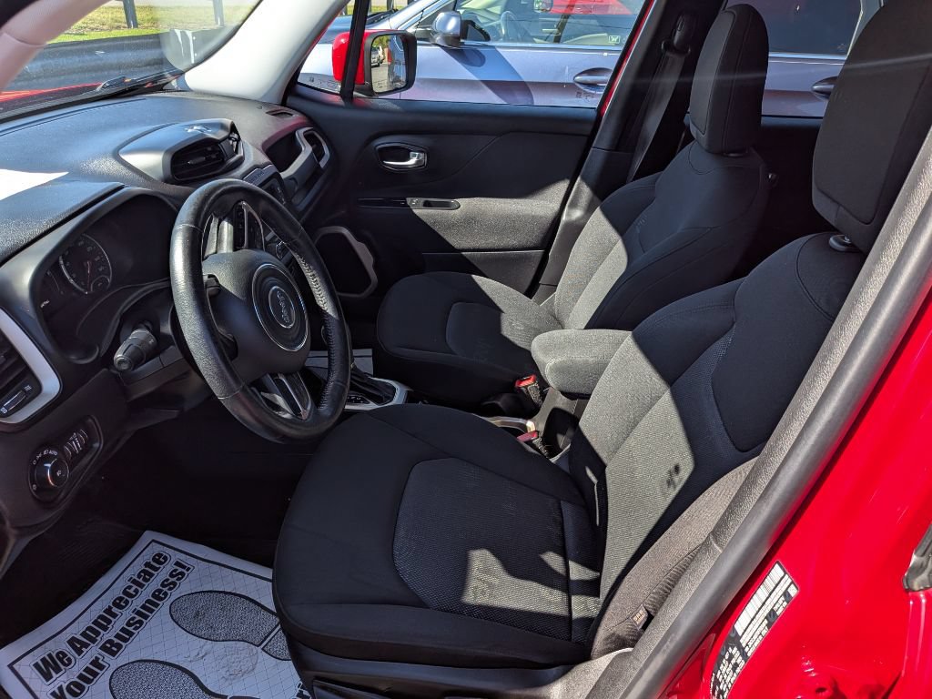 Used 2015 Jeep Renegade Latitude w/ Cold Weather Group FWD image 22